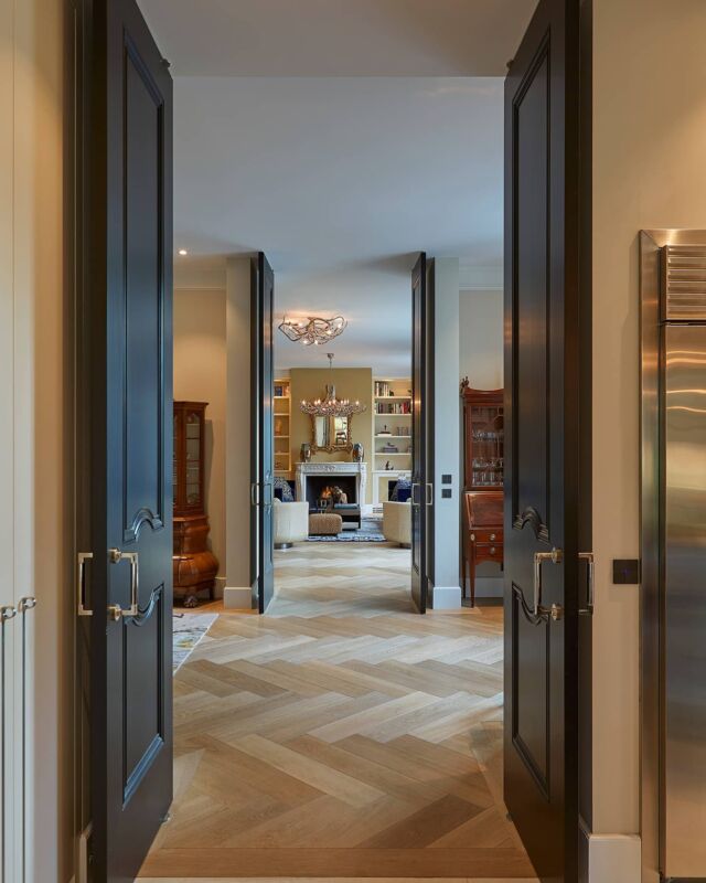 Voor ieder die vandaag zijn #deuren weer opent.. heel veel #succes! (wat een plaatje 😍)
.
.
.
.
#lockdown #opendoor #interieurinspiratie #binnendeuren #taatsdeuren #trends #trenddeuren #vtwonen #inspiration #instainterior