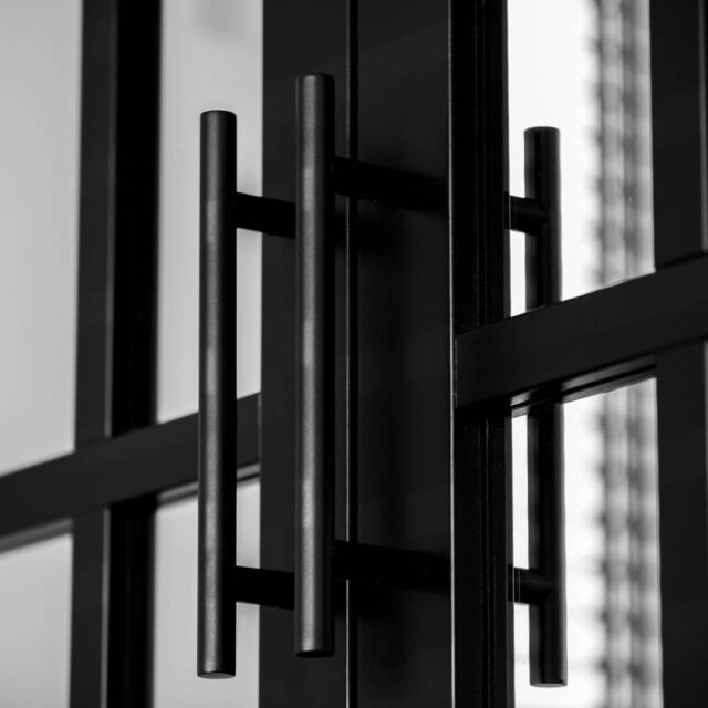 Can your interior handle our doors?
.
.
.
.
#industrialdesign #industrieelwonen #staallook #trenddeuren #trend #binnendeuren #vtwonen #deurgrepen #doorhandle